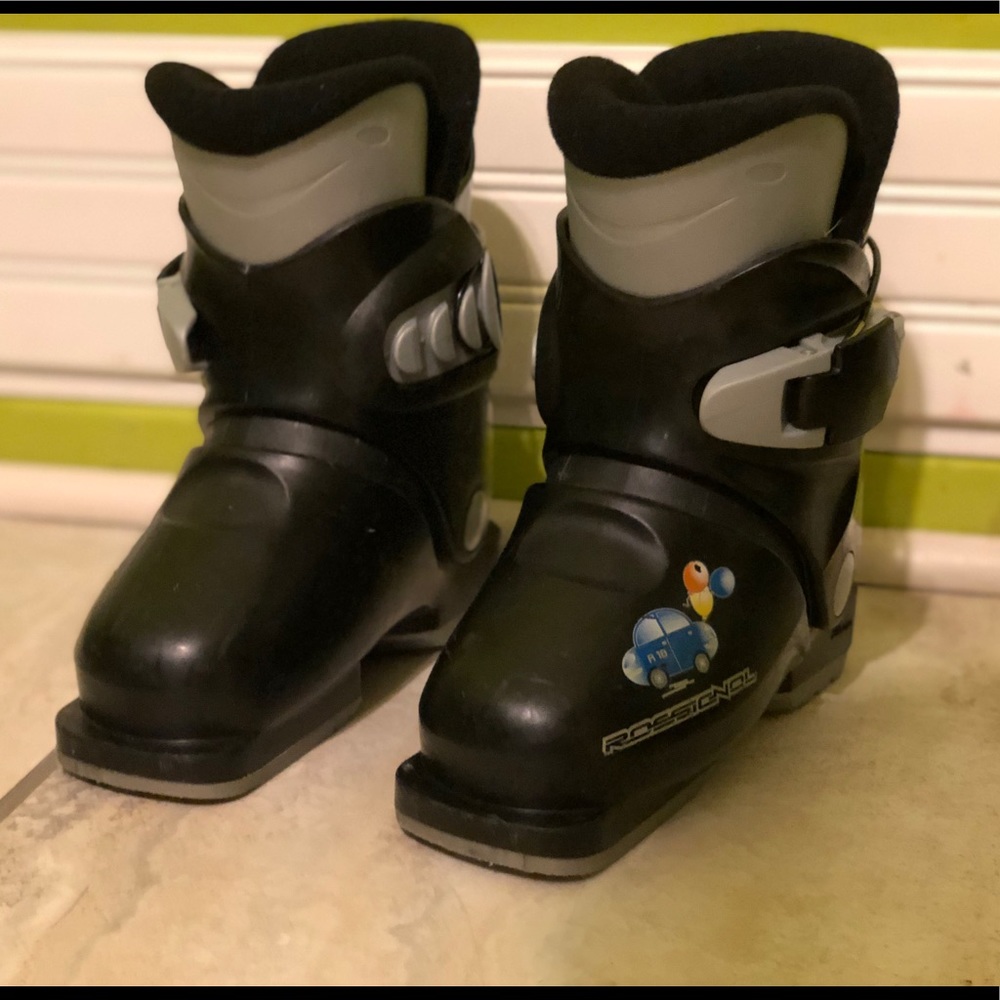 Kids ski boots